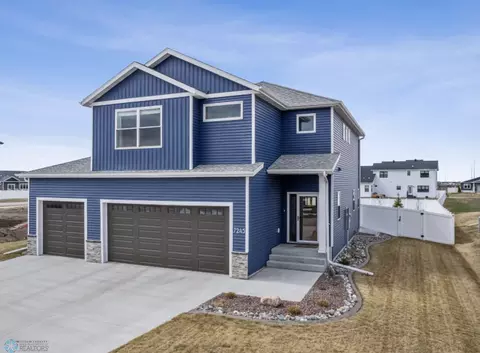 7245 Eagle Pointe Dr S, Fargo, ND 58104
