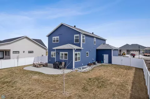 7245 Eagle Pointe Dr S, Fargo, ND 58104 photo 2