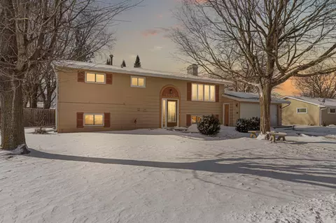 1020 Swanhill Dr, Albert Lea, MN 56007