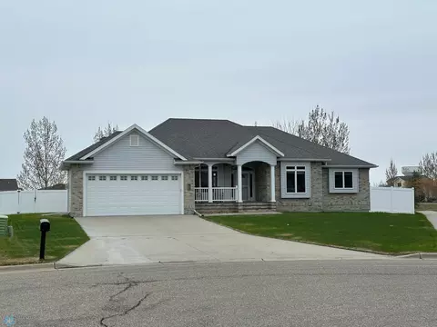 3713 N Sedona Ct, West Fargo, ND 58078