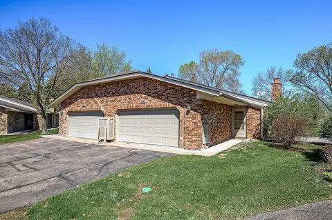 1940 Harbor Ln N, Plymouth, MN 55447