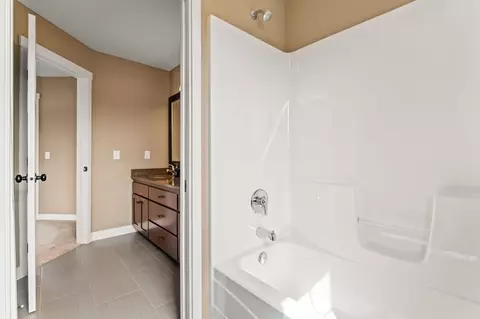 Bath - 7387 Old Mill Rd, Centerville, MN 55038 photo 5 of 6