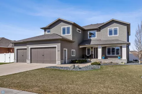 7387 Eagle Pointe Dr S, Fargo, ND 58104 photo 2