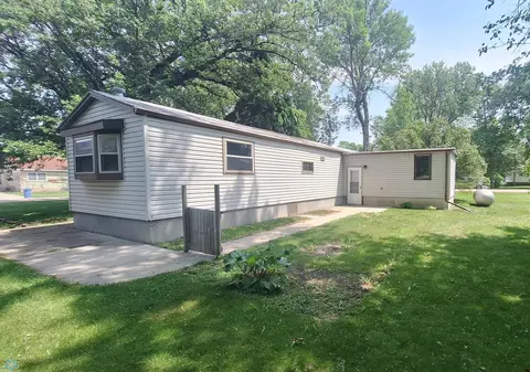 102 2nd St N, Fairmount, ND 58030