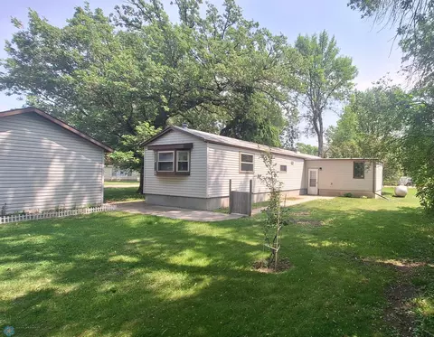 Exterior - 102 2nd St N, Fairmount, ND 58030 photo 4 of 4
