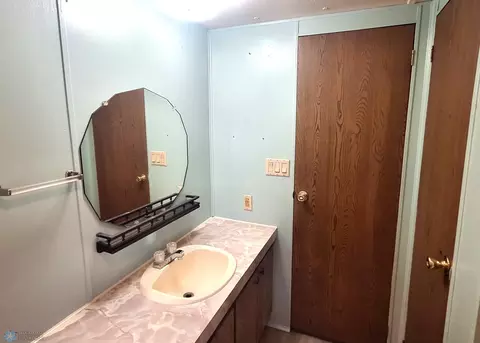 Bath - 102 2nd St N, Fairmount, ND 58030 photo 1 of 4