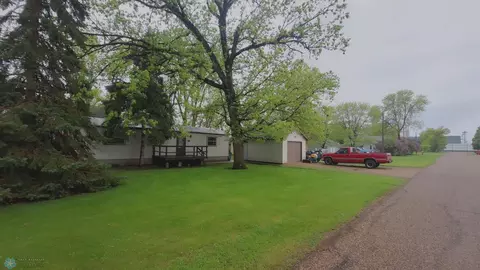 Exterior - 102 2nd St N, Fairmount, ND 58030 photo 2 of 4
