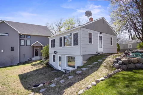 1519 W Medicine Lake Dr, Plymouth, MN 55441