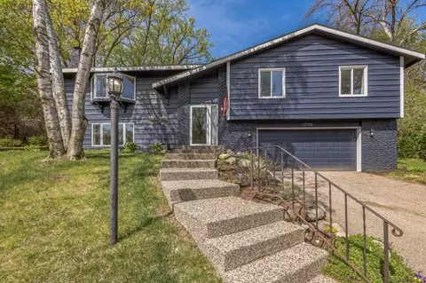 12720 Parkwood Dr, Burnsville, MN 55337