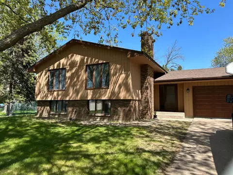 2748 Kent St, Roseville, MN 55113