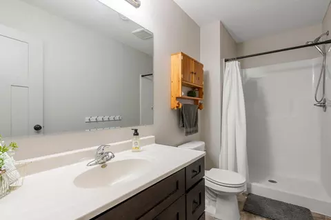 Bath - 775 Taft Loop S, Cambridge, MN 55008 photo 4 of 4