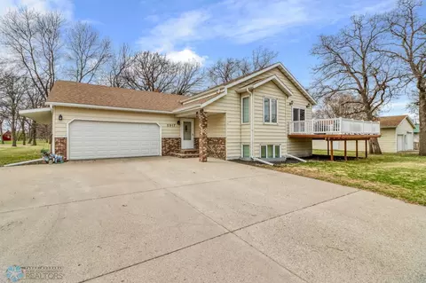 5917 Elm St N, Moorhead, MN 56560