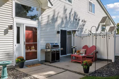 9001 Sawgrass Gln, Maple Grove, MN 55311
