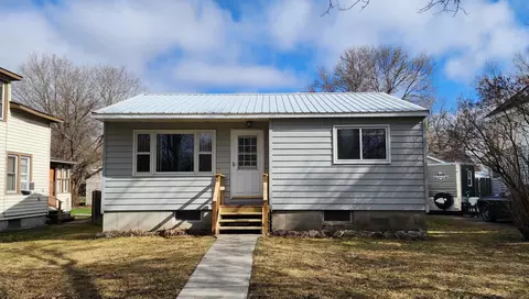 404 8th St, International Falls, MN 56649