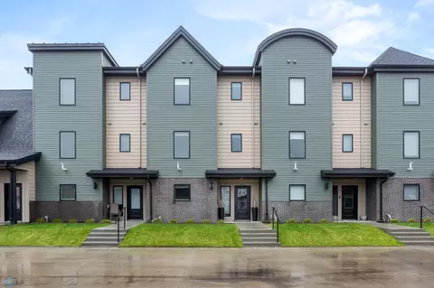 4132 Arthur Dr, Fargo, ND 58104