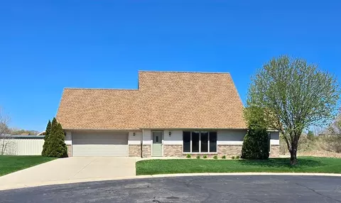 208 Valley View Dr SE, Willmar, MN 56201