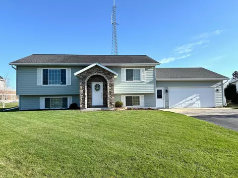 301 7th St SW, Roseau, MN 56751