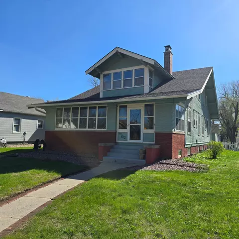 612 Strait Ave, Worthington, MN 56187