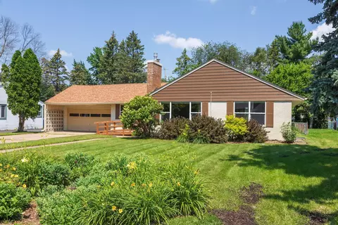 1955 Kingston Ave E, Maplewood, MN 55109