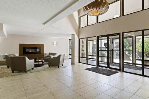 7200 York Ave S #304, Edina, MN 55435