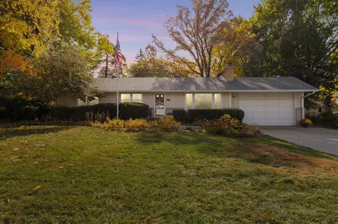 2174 Rosewood Ln S, Roseville, MN 55113