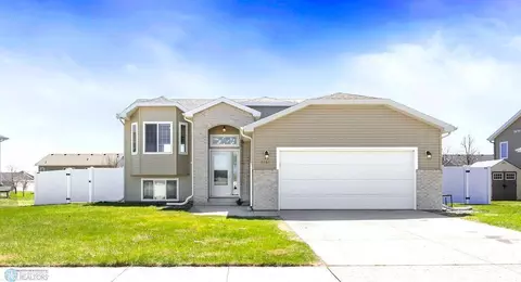 1585 43rd Ave S, Moorhead, MN 56560