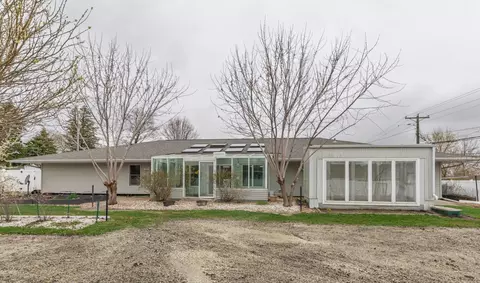 1204 Harbor Dr SE, Rochester, MN 55904