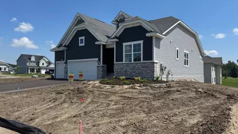 620 Haywood Dr, Lino Lakes, MN 55014