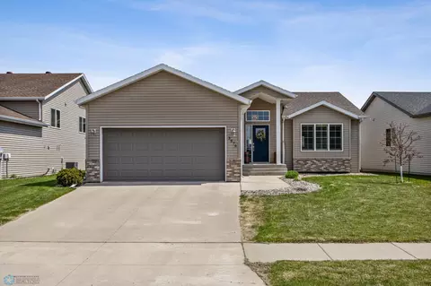 3576 49th St S, Fargo, ND 58104