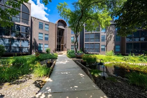 8441 Irwin Rd #219, Bloomington, MN 55437