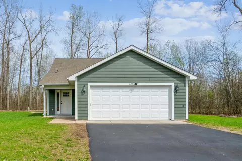 829 Garceau Ln, Vadnais Heights, MN 55127