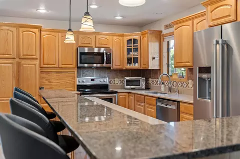 Kitchen - 2606 Hulett Ct, Faribault, MN 55021 photo 3 of 4