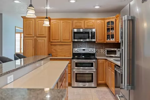 Kitchen - 2606 Hulett Ct, Faribault, MN 55021 photo 2 of 4