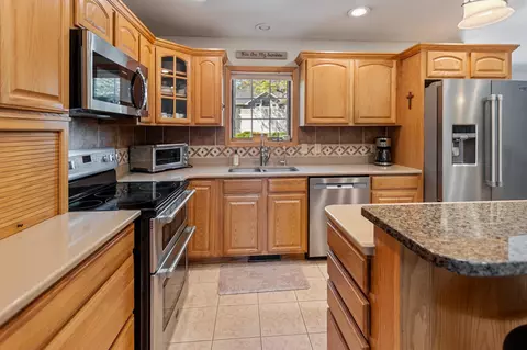 Kitchen - 2606 Hulett Ct, Faribault, MN 55021 photo 4 of 4