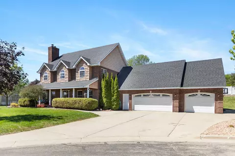 Exterior - 2606 Hulett Ct, Faribault, MN 55021 photo 3 of 13