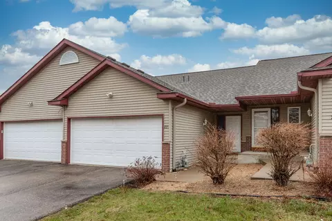 720 10th St SW, Pine Island, MN 55963