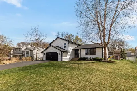7637 23rd St N, Oakdale, MN 55128