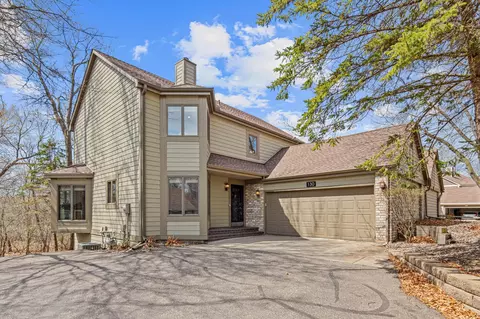 130 Wildwood Bay Dr, Mahtomedi, MN 55115