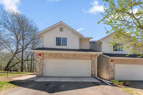 325 Pleasant Ln, Chaska, MN 55318