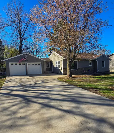 927 Lindbergh Dr S, Little Falls, MN 56345