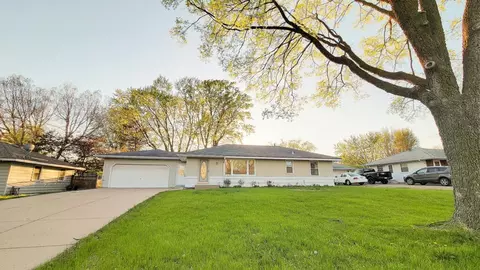 8690 Greenway Ave S, Cottage Grove, MN 55016