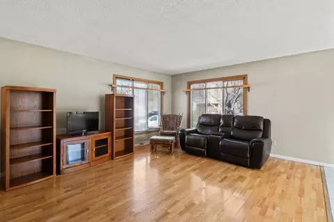 Living - 2933 Monroe Pl, Saint Cloud, MN 56303 photo 2 of 7