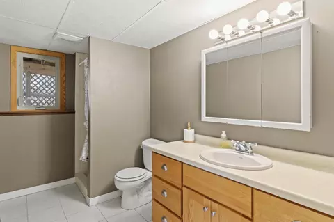 Bath - 2933 Monroe Pl, Saint Cloud, MN 56303 photo 2 of 2