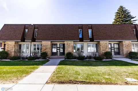 1507 16th St S, Fargo, ND 58103