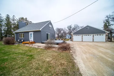 1323 20th St NE, Stewartville, MN 55976