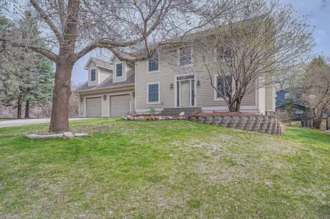9599 Brookview Cir, Woodbury, MN 55125