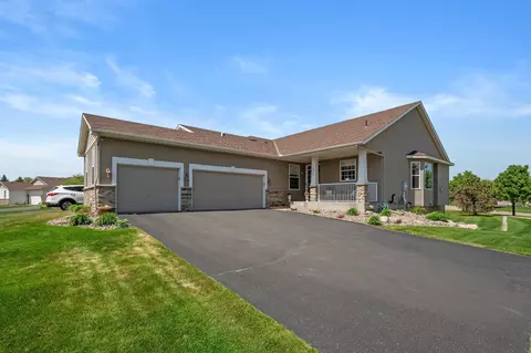 10526 Kingsway Ln, Woodbury, MN 55129