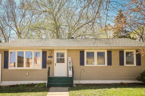 211 Beech St, Chaska, MN 55318