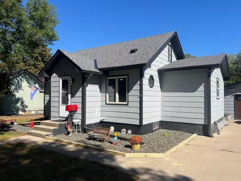 822 Holcombe Ave N, Litchfield, MN 55355