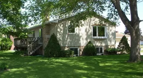 725 49th Ave, Goodview, MN 55987